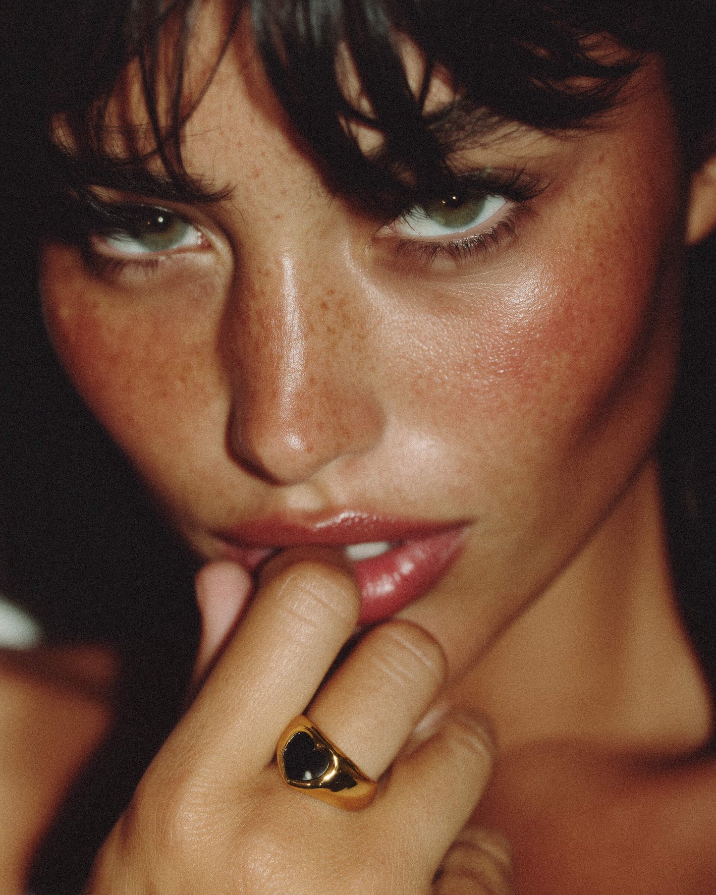 Black Heart Gold Signet Ring - 18k Gold Plated Stainless Steel